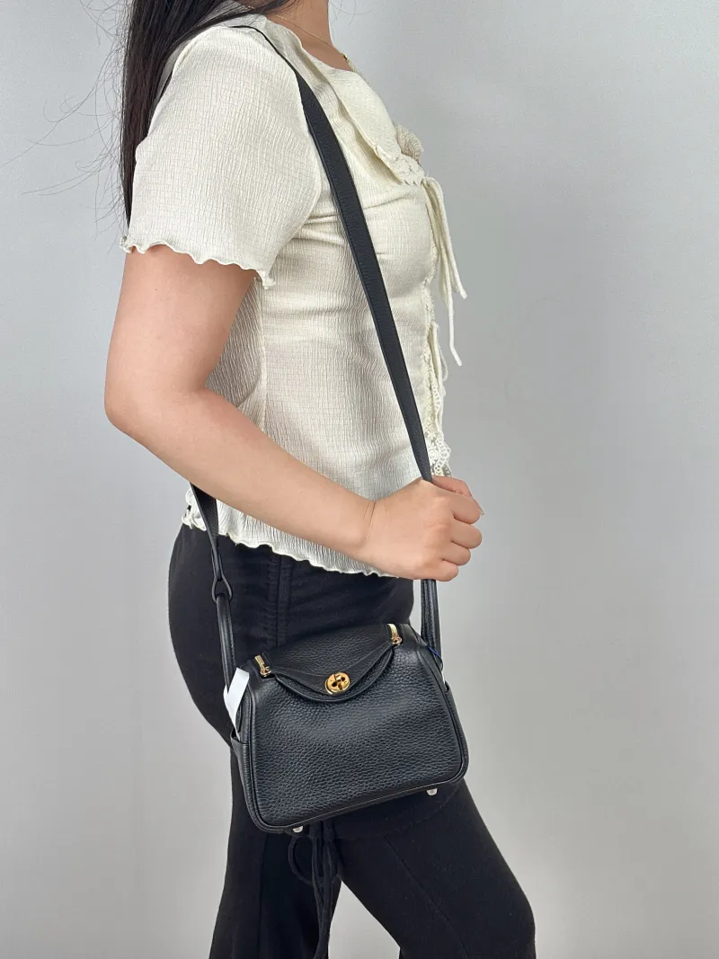 Hermès Crossbody Bag Lindy Mini 1989Black TC Calfskinmini19 × 9.5 × 13 cm — on-model view 1 of 2