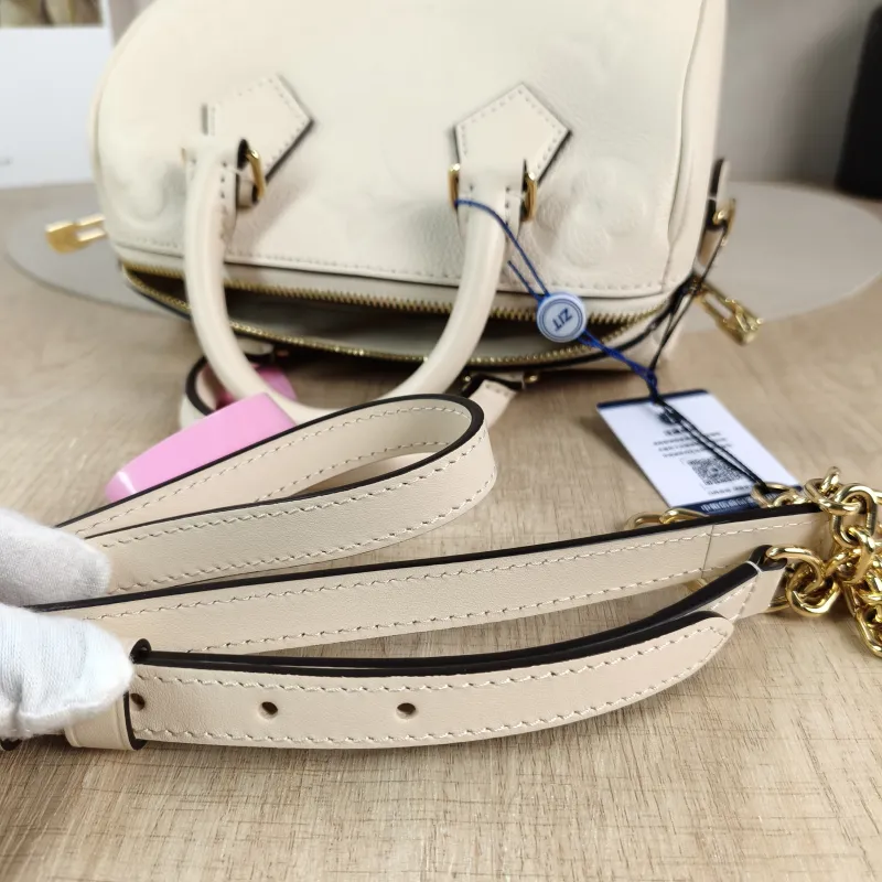 Louis Vuitton Crossbody Bag Speedy20 White Empreinte Embossed Calfskin Small 20.5 × 12 × 13.5 cm — detail view 9 of 11