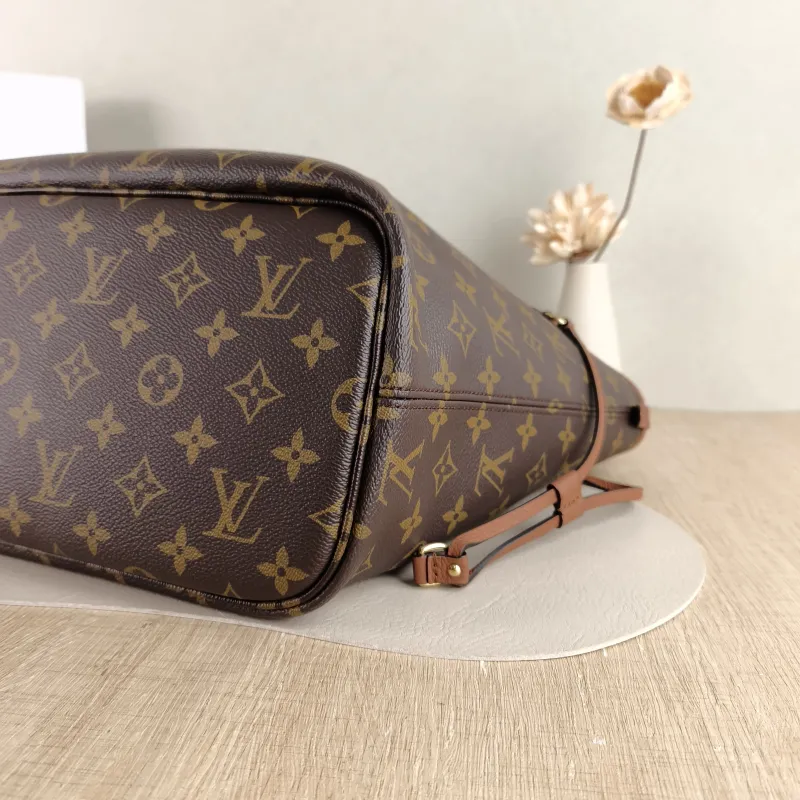 Louis Vuitton Shoulder Bag NEVERFULL INSIDE OUT PVC · Calfskin Medium 31 × 14 × 28 cm — detail view 8 of 9