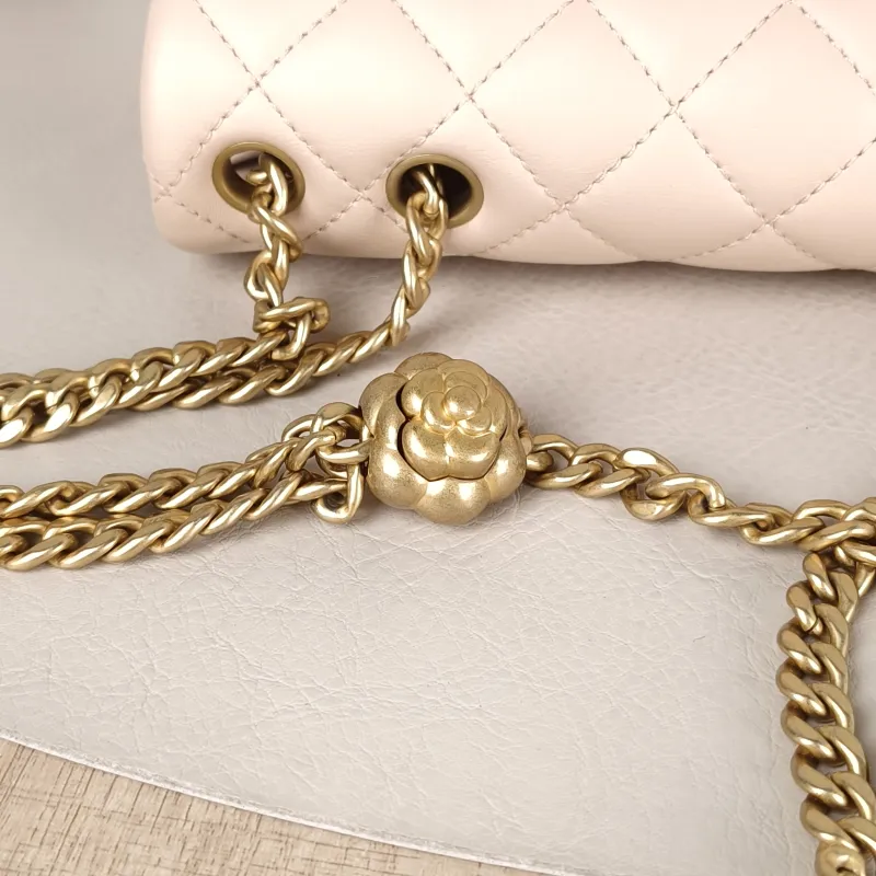 Chanel Crossbody Bag Pink Lambskinmini17 × 8 × 13.5 cm — detail view 4 of 14