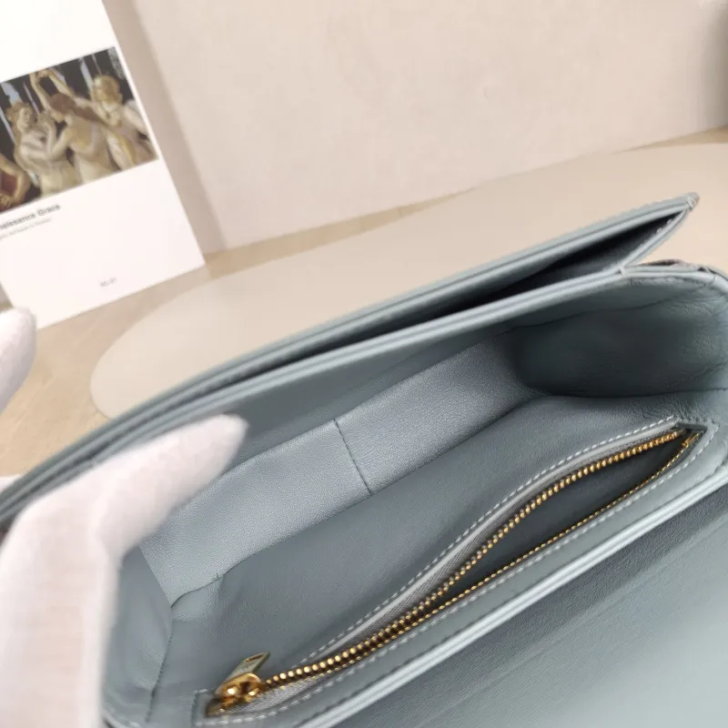 CELINE Crossbody Bag Teen Triomphe Small 18.5 × 6 × 14 cm — detail view 5 of 13