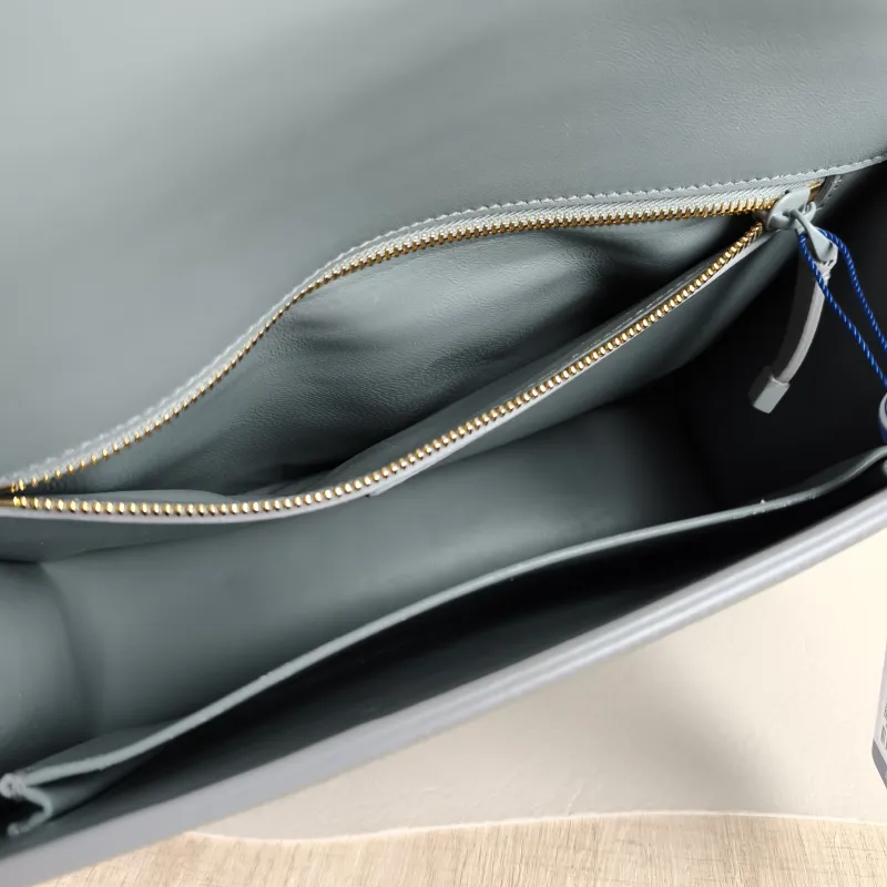 DIOR Crossbody Bag 30Montaigne 30 Grey Calfskin Medium 24 × 8 × 17 cm — detail view 7 of 12