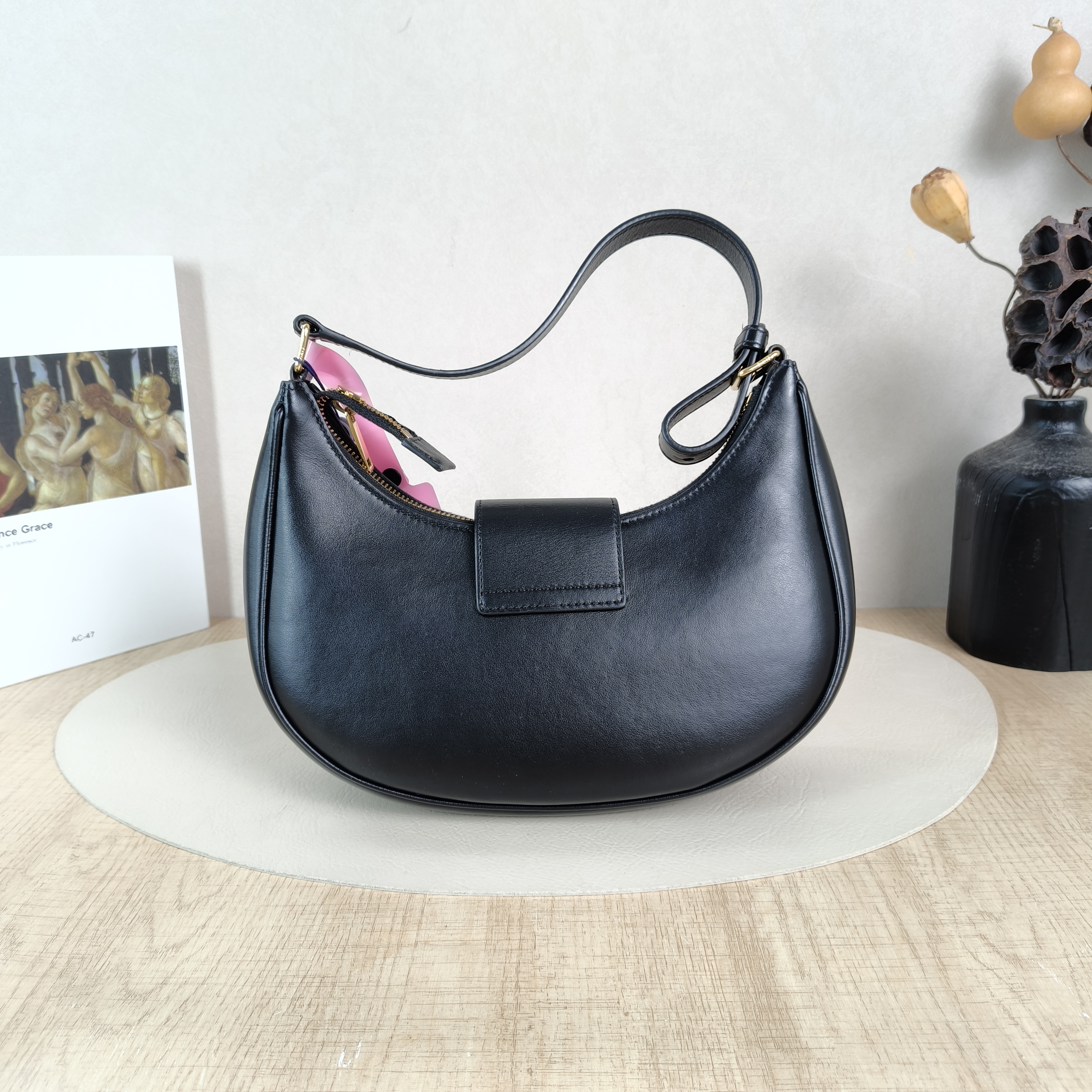 CELINE Shoulder Bag AVA TRIOMPHE Black Calfskin Medium23 × 6 × 13.5 cm — cover view 4 of 5