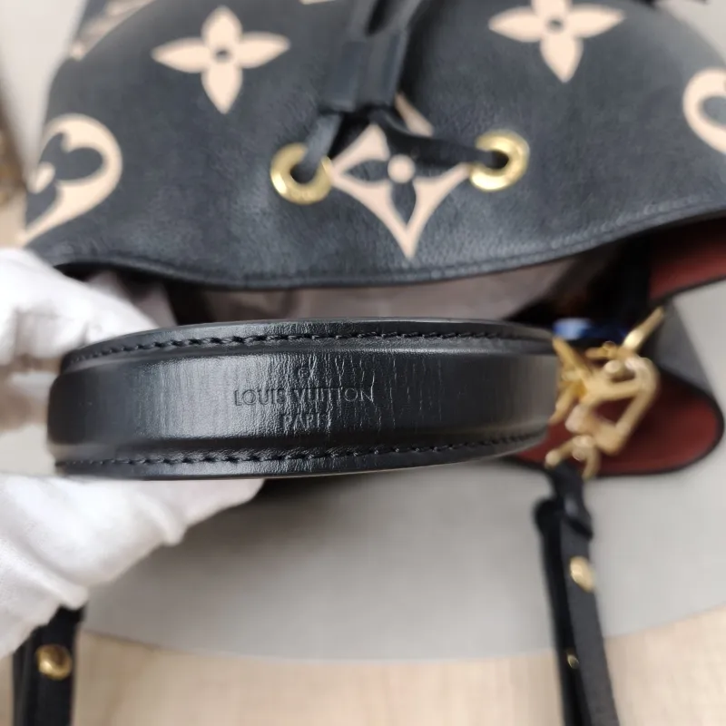 Louis Vuitton Shoulder Bag NÉONOÉ Bucket Bag Black · White Monogram Empreinte Embossed Calfskin Medium26 × 17.5 × 26 cm — detail view 10 of 10