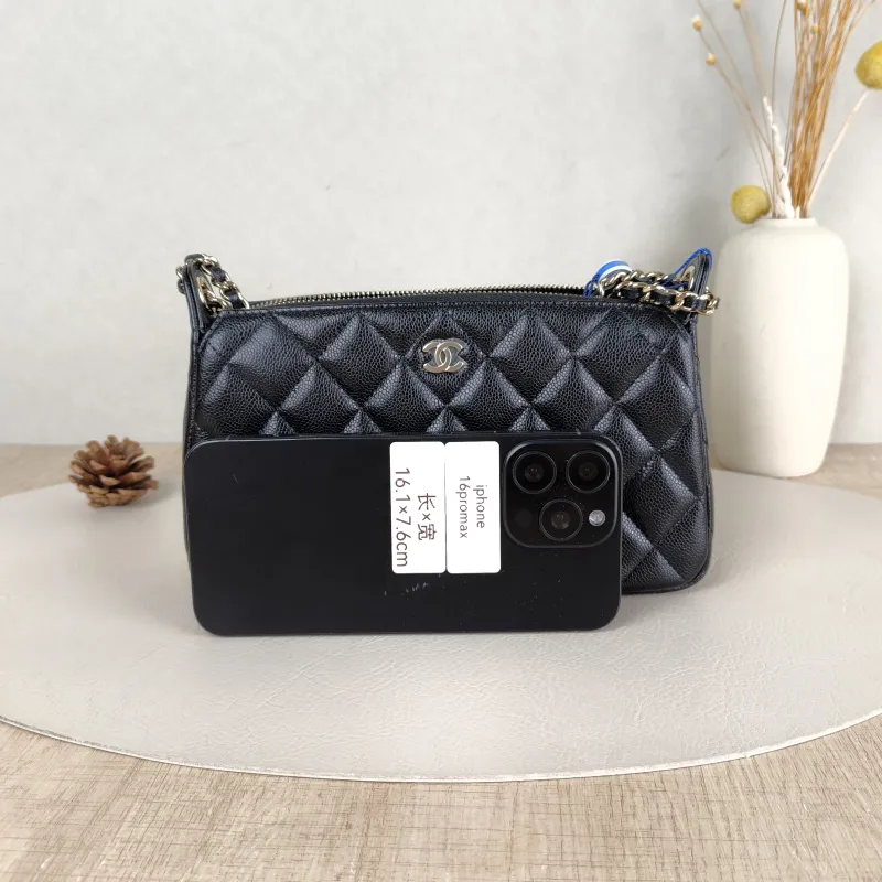 Chanel Crossbody Bag Black Grained Calfskin One Size21 × 5.5 × 12 cm — cover view 2 of 5