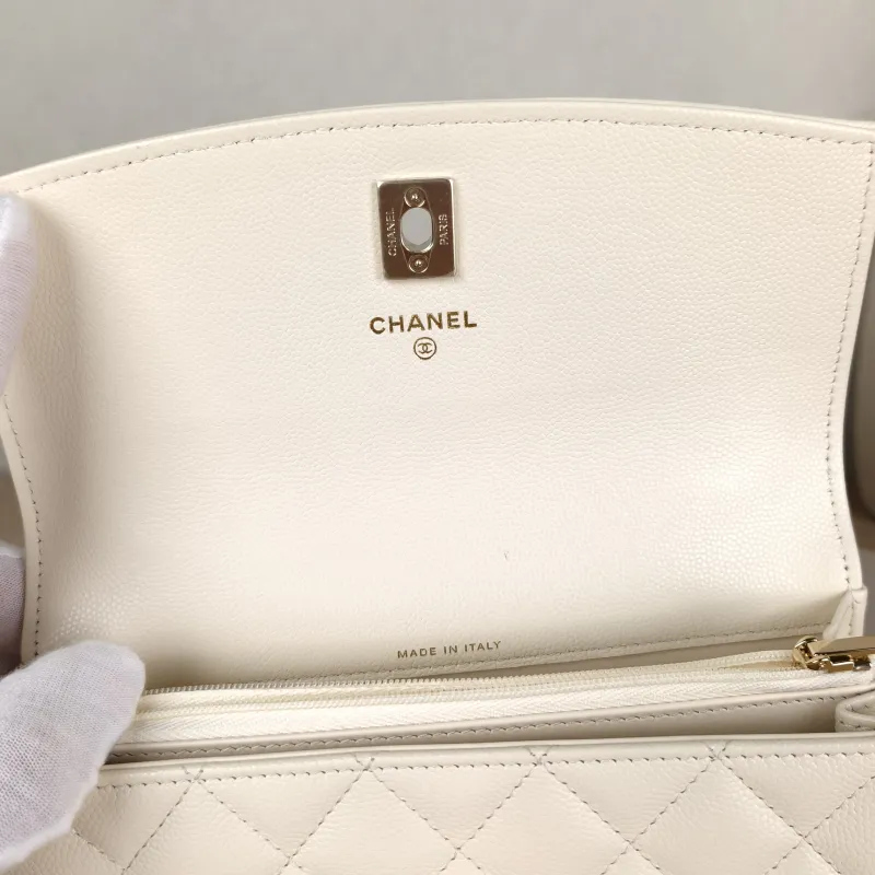 Chanel Crossbody Bag Yellow Calfskin One Size19 × 7 × 11.5 cm — detail view 10 of 14