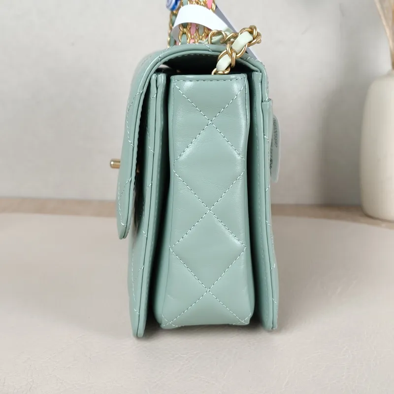 Chanel Crossbody Bag Green Calfskin One Size 22 × 7 × 16 cm — detail view 13 of 14