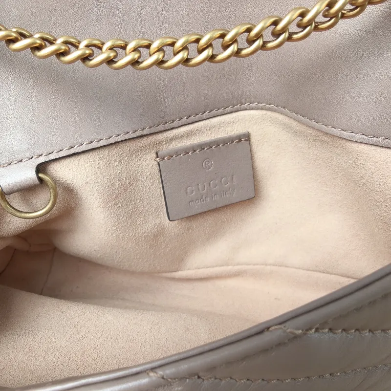 GUCCI Crossbody Bag GG Marmont Mini Marmont Mini Calfskinmini16.5 × 4.5 × 9.5 cm — detail view 4 of 11