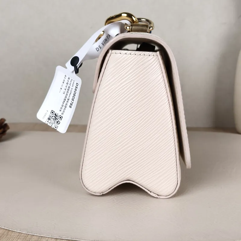 Louis Vuitton Crossbody Bag Twist White Epi Embossed Calfskin Small19 × 9 × 15 cm — detail view 1 of 13