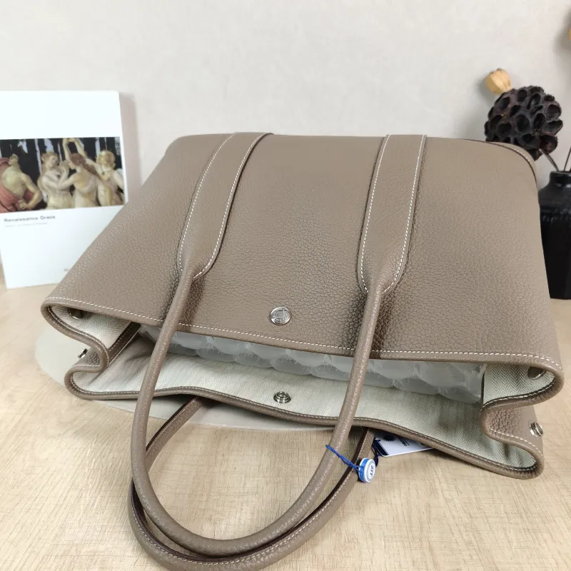 Hermès Top Handle Bag Garden Party 36 36 Negonda Calfskin Large 36 × 17 × 26 cm z — detail view 9 of 11