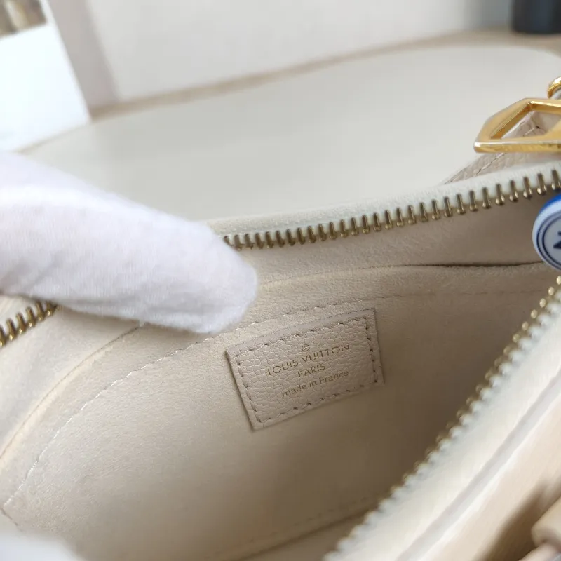 Louis Vuitton Shoulder Bag MARELLINI White Epi Embossed Calfskin Mini 19 × 6.5 × 13.5 cm — detail view 5 of 10