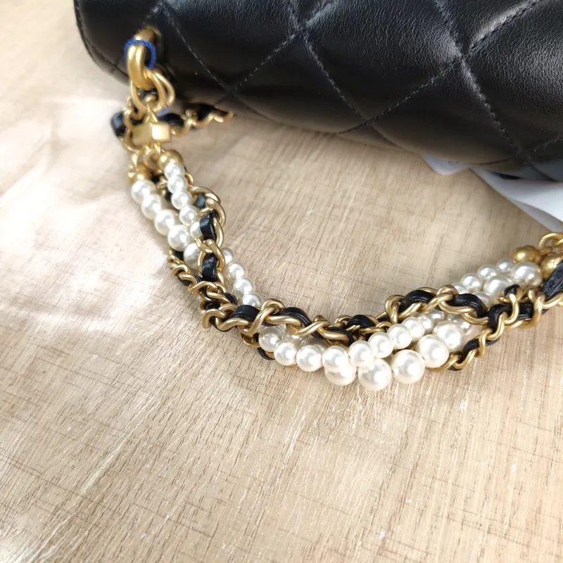 Chanel Crossbody Bag Pearl Black Calfskin Small 19 × 6 × 13 cm — detail view 7 of 13