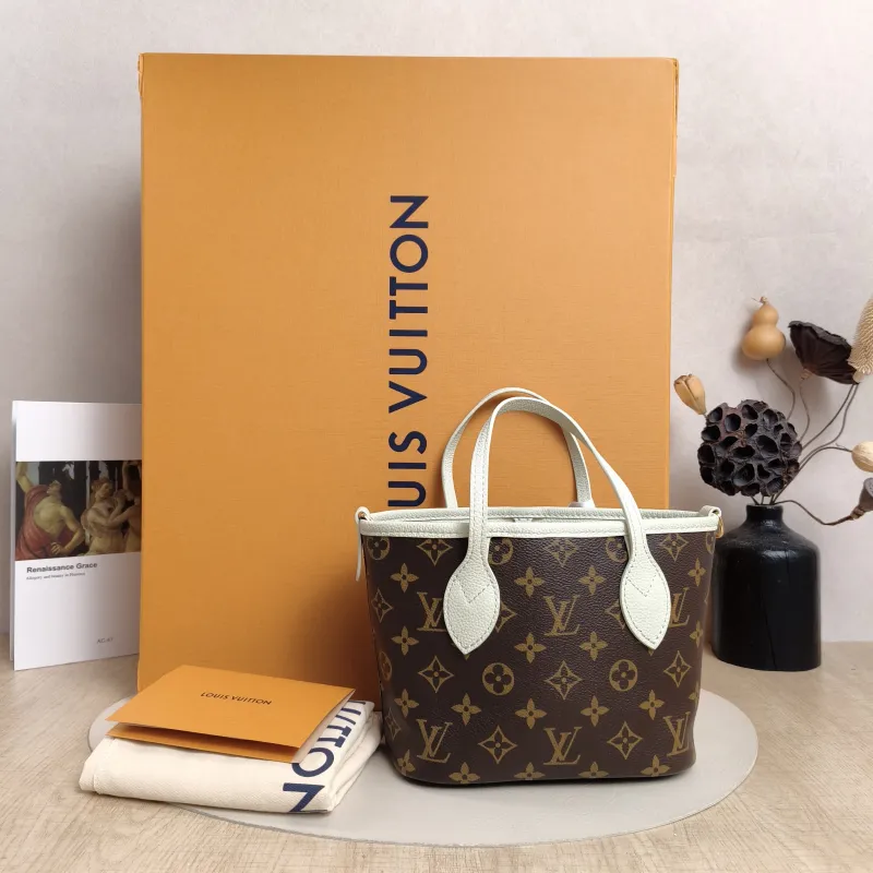 Louis Vuitton Crossbody Bag NEVERFULL INSIDE OUT BB Green PVC · Calfskin BB26.5 × 11 × 16.5 cm — cover view 6 of 6