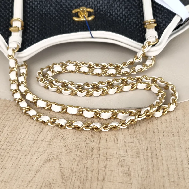 Chanel Shoulder Bag White Woven One Size19 × 7 × 20 cm — detail view 6 of 8
