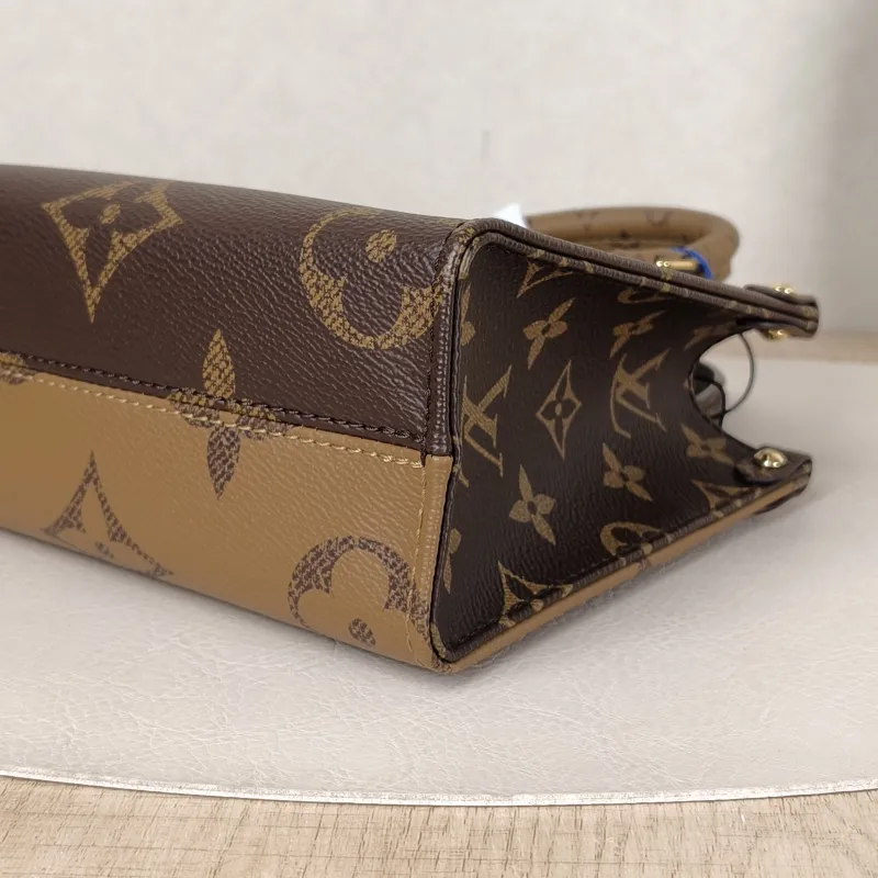 Louis Vuitton Crossbody Bag Onthego BB Monogram PVCBB18 × 8.5 × 15 cm — detail view 5 of 13