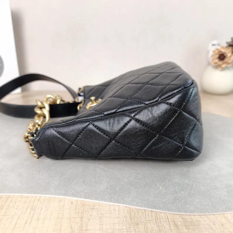 Chanel Shoulder Bag hobo Black Lambskin One Size 19 × 8 × 17 cm — detail view 3 of 12