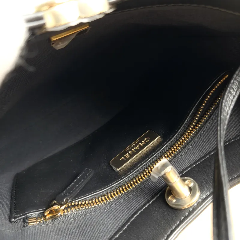 Chanel Crossbody Bag 31Bag Black Calfskin Mini 23 × 5.5 × 22 cm — detail view 7 of 12
