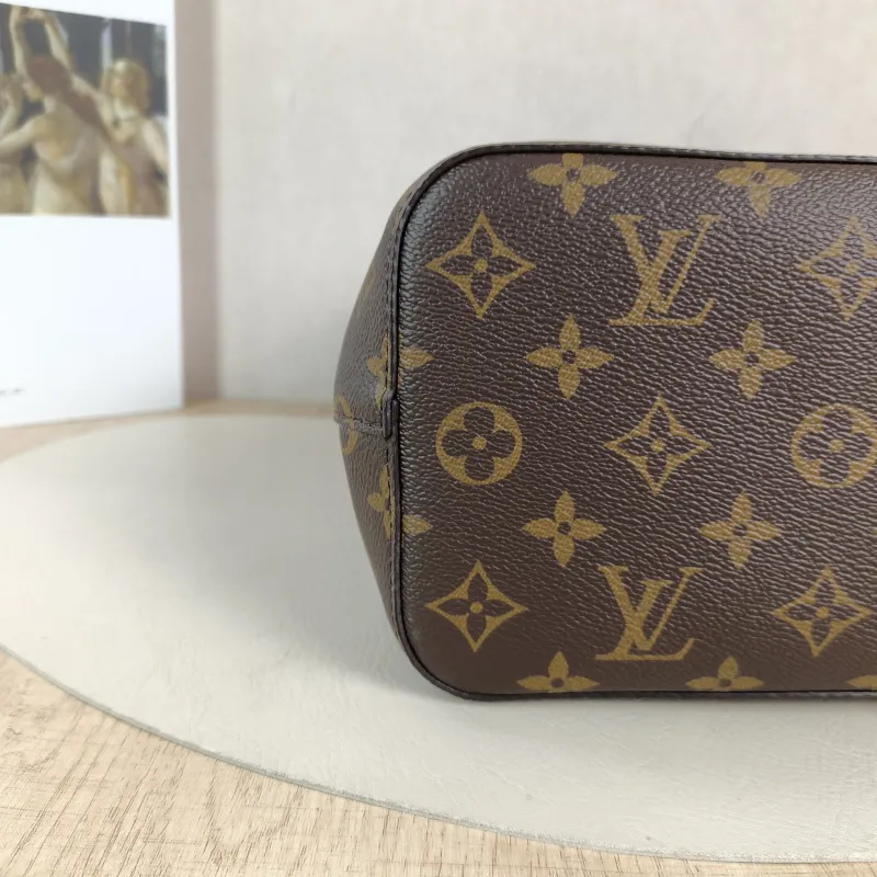 Louis Vuitton Crossbody Bag NÉONOÉ Bucket Bag BB Monogram PVC BB 20 × 13 × 20 cm — detail view 3 of 12