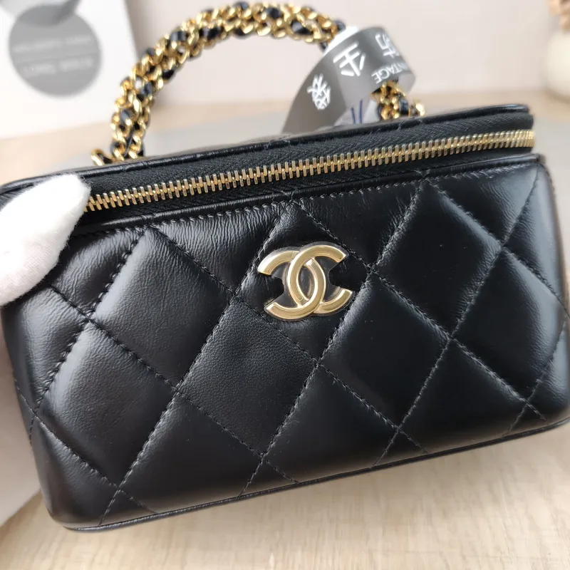 Chanel Crossbody Bag Black Lambskin Mini 16 × 8 × 9.5 cm — detail view 9 of 15