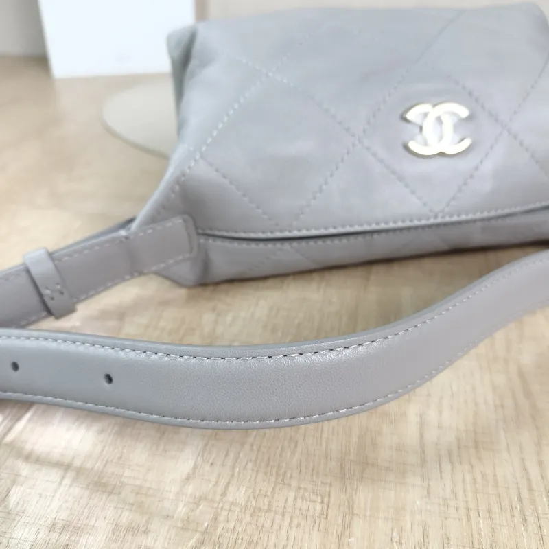 Chanel Shoulder Bag hobo Grey Lambskin 21.5 × 8.5 × 16 cm — detail view 11 of 12