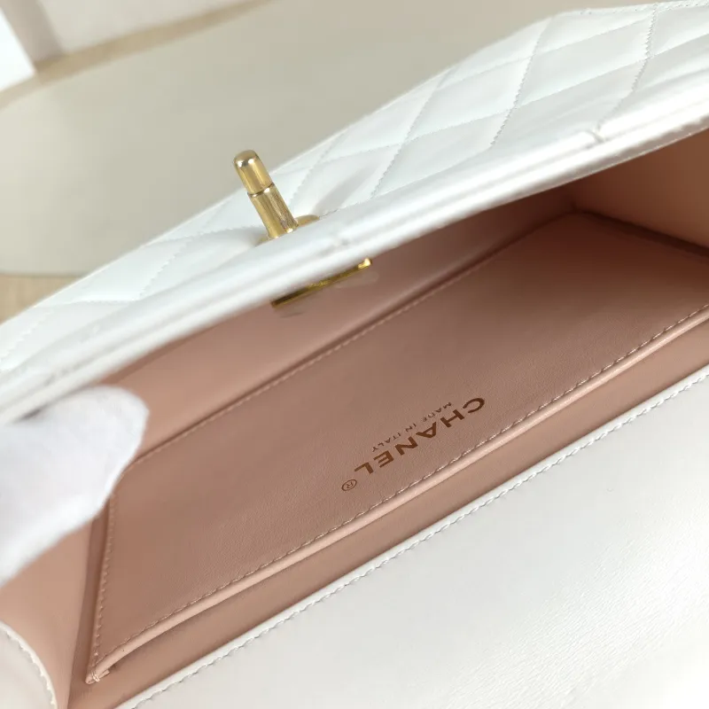Chanel Crossbody Bag White Calfskin Medium 22 × 8 × 14.5 cm — detail view 1 of 14