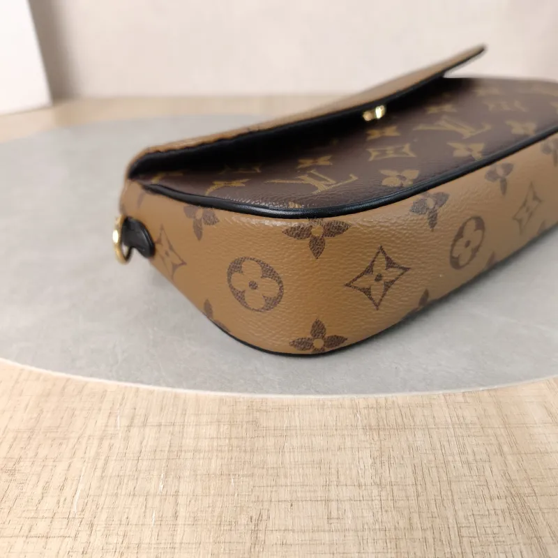 Louis Vuitton Bag — detail view 3 of 13
