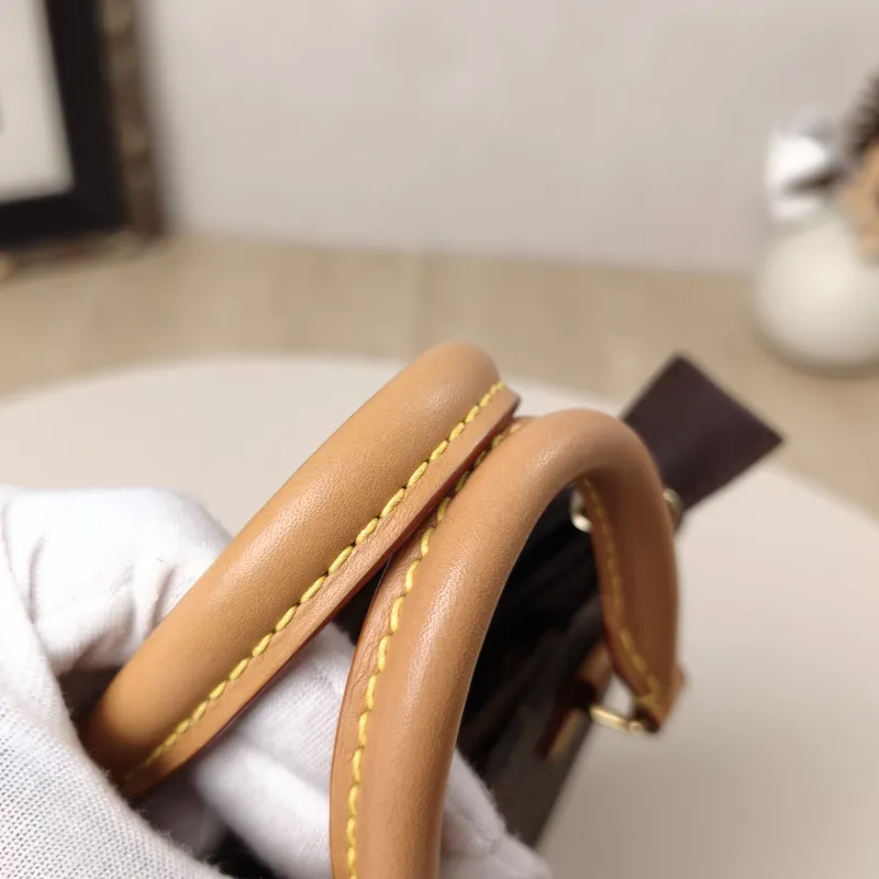 Louis Vuitton Crossbody Bag PETIT SAC PLAT Mini Monogram PV Cmini14 × 5 × 17 cm — detail view 1 of 9