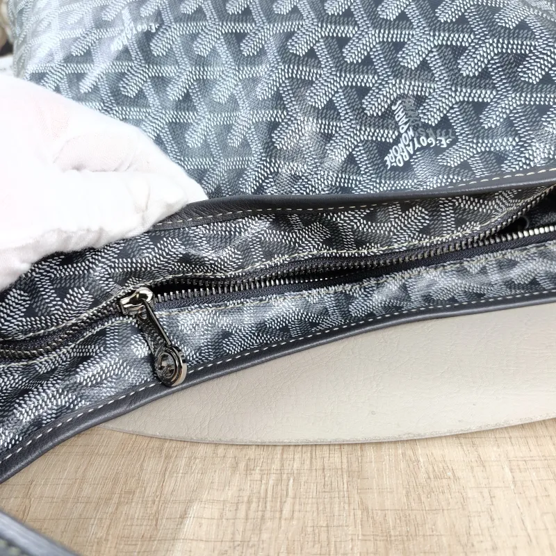 GOYARD Shoulder Bag Boheme Hobo​ Grey ine Canvas Small 43 × 14 × 27 cm — detail view 9 of 15