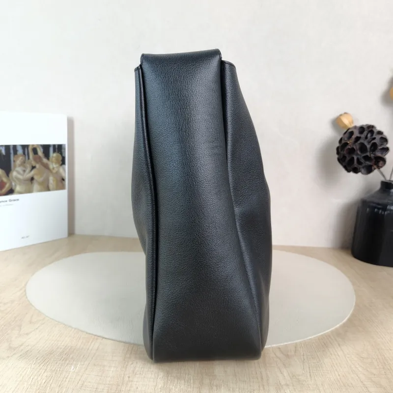 SAINT LAURENT Shoulder Bag LE 5 À 7 Hobo Black Calfskin Large 30 × 13 × 31 cm — detail view 3 of 10