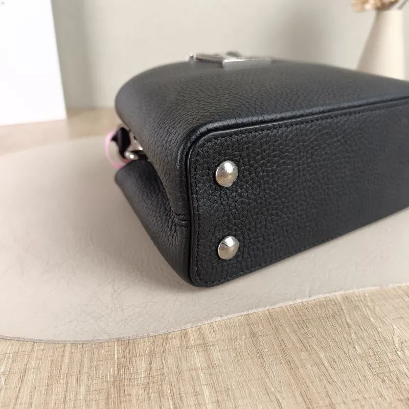 Louis Vuitton Shoulder Bag Capucines Black Calfskin Mini 21 × 8 × 14 cm — detail view 9 of 12