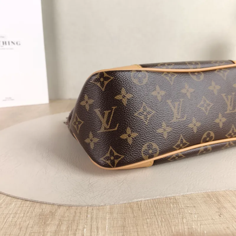 Louis Vuitton Crossbody Bag Boulogne PVC Small 26 × 9.5 × 16 cm — detail view 3 of 9