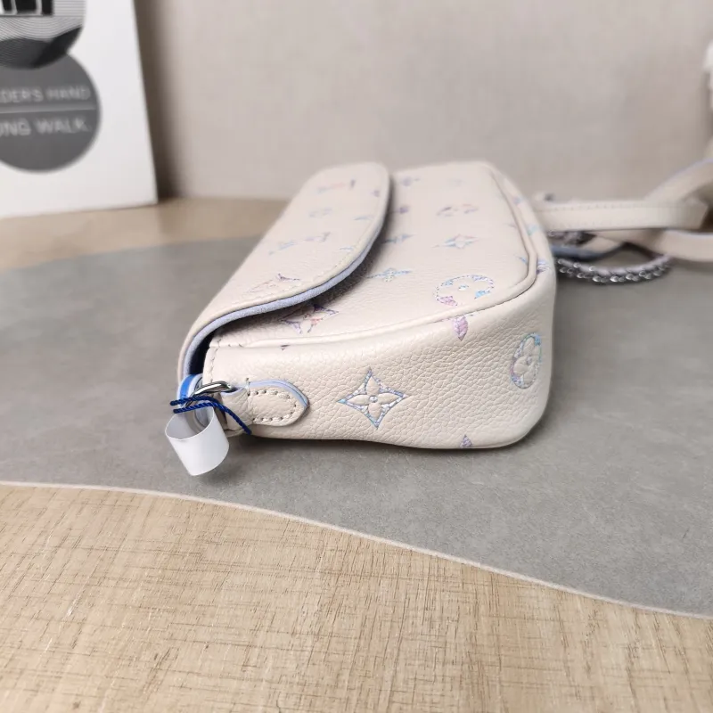 Louis Vuitton Crossbody Bag IVY Calfskin Small 23.5 × 4.3 × 12 cm — detail view 8 of 11
