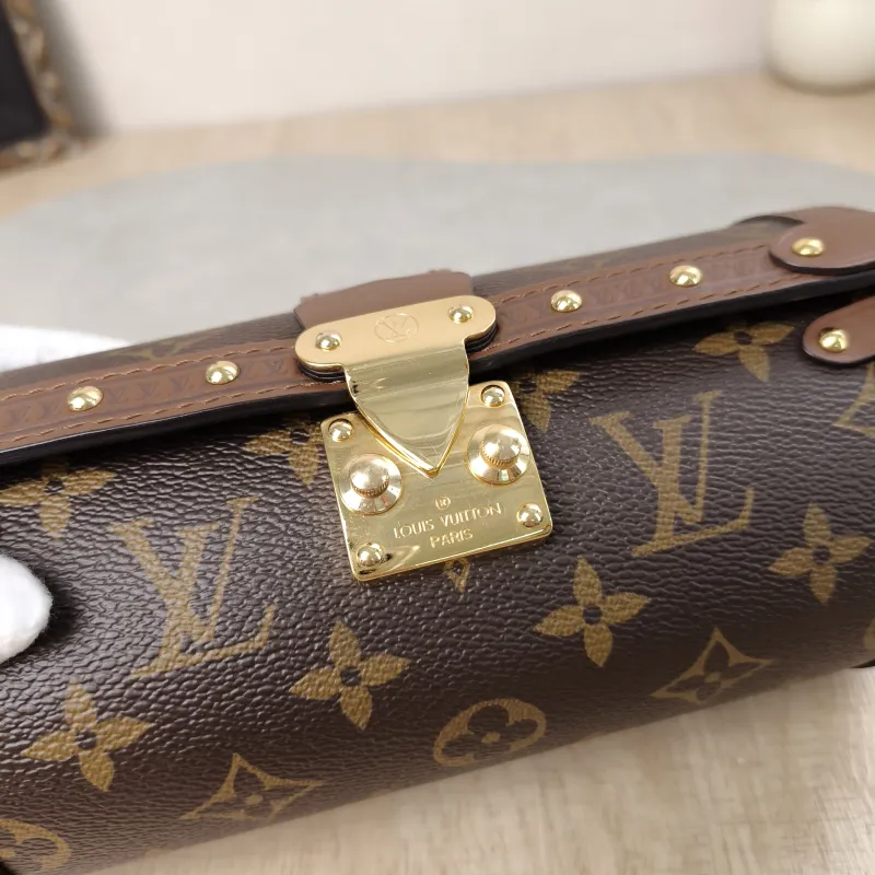 Louis Vuitton Crossbody Bag Papillon Trunk Monogram PVC Small19 × 9 × 9 cm — detail view 16 of 17