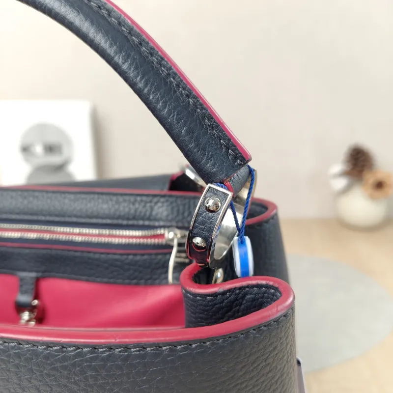 Louis Vuitton Top Handle Bag Capucines Black Calfskin Medium31.5 × 11 × 20 cm — detail view 2 of 22