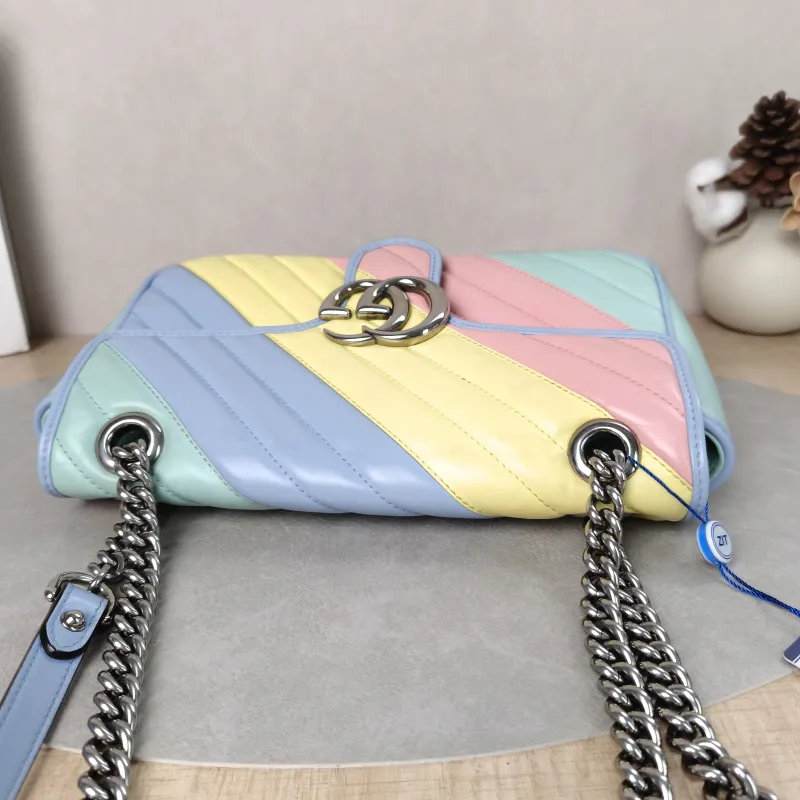 GUCCI Crossbody Bag GG Marmont Medium Marmont 26 Calfskin Medium26 × 7 × 15 cm — detail view 1 of 18