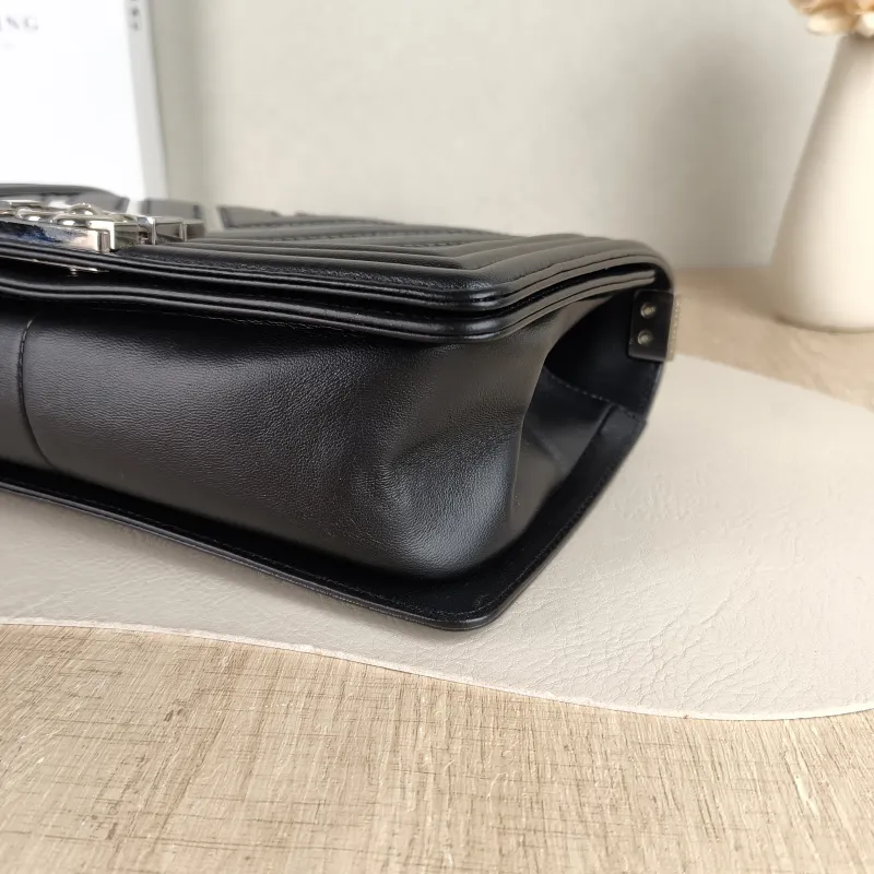Chanel Crossbody Bagv leboy Black Lambskin Medium25 × 9 × 15 cm — detail view 9 of 11