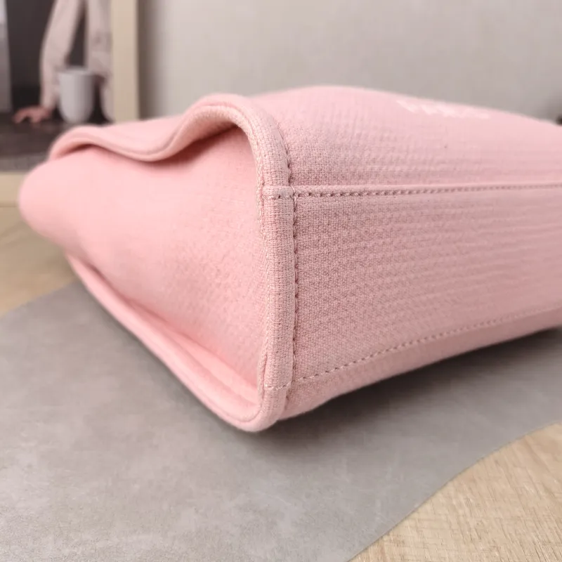 Chanel Shoulder Bag Pink One Size 26 × 10 × 26 cm — detail view 1 of 12