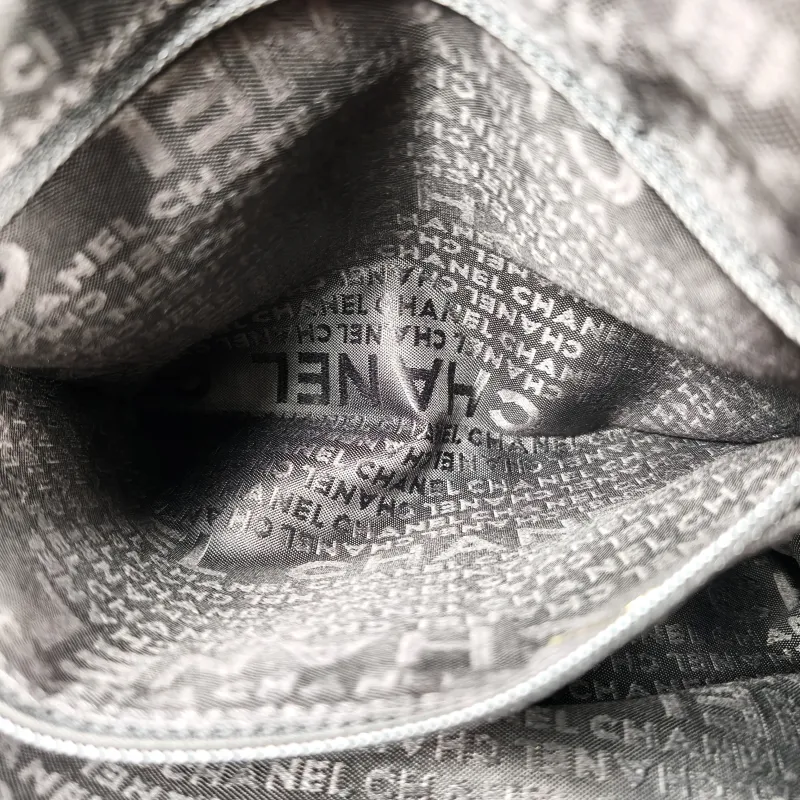 Chanel Crossbody Bag Hobo C Black Lambskin One Size 26 × 8 × 23 cm 10 — detail view 11 of 14