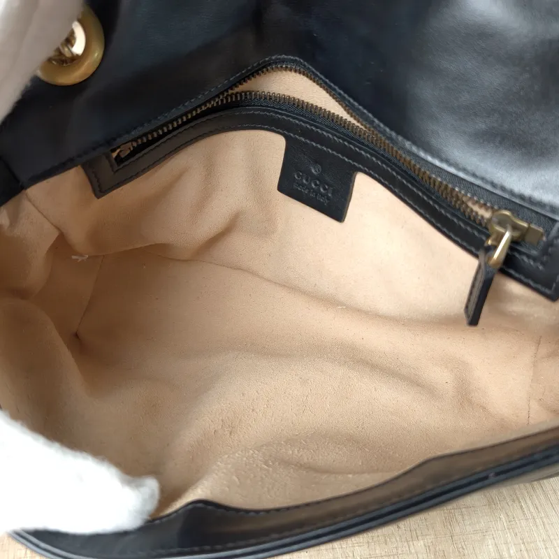 GUCCI Crossbody Bag GG Marmont Medium Marmont 26 Black CC alfskin Medium 26 × 7 × 15 cm — detail view 4 of 12