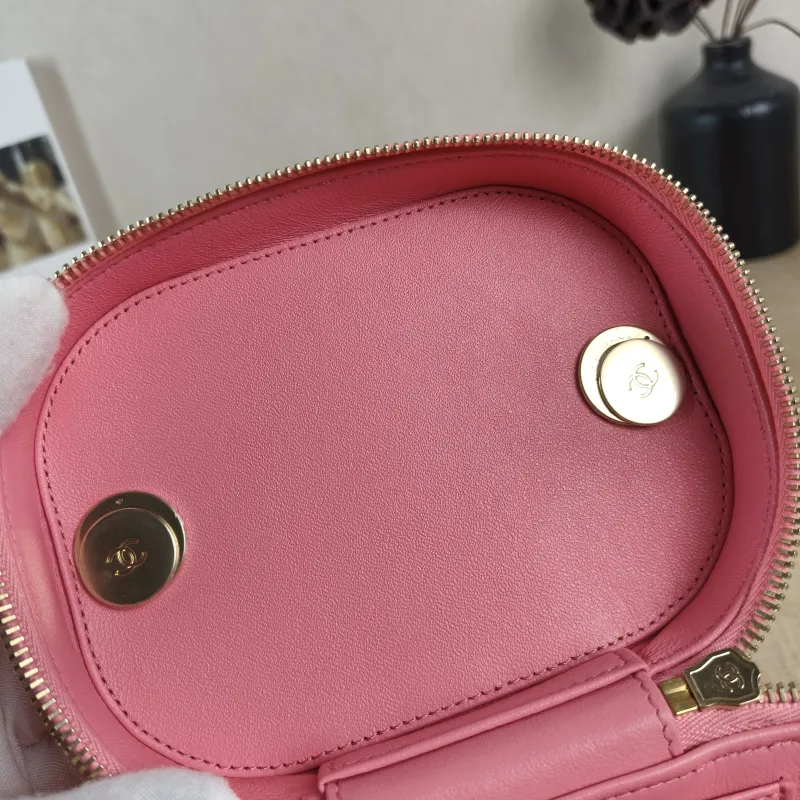 Chanel Crossbody Bag Trendy cc Crossbody Bag Pink Lambskin One Size15.5 × 12 × 16 cm — detail view 10 of 12