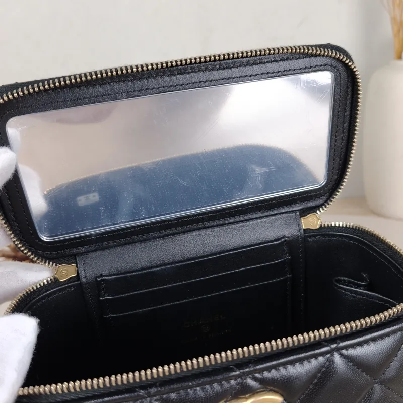 Chanel Crossbody Bag Edition Black Lambskin Mini 16 × 8 × 9.5 cm — detail view 1 of 13