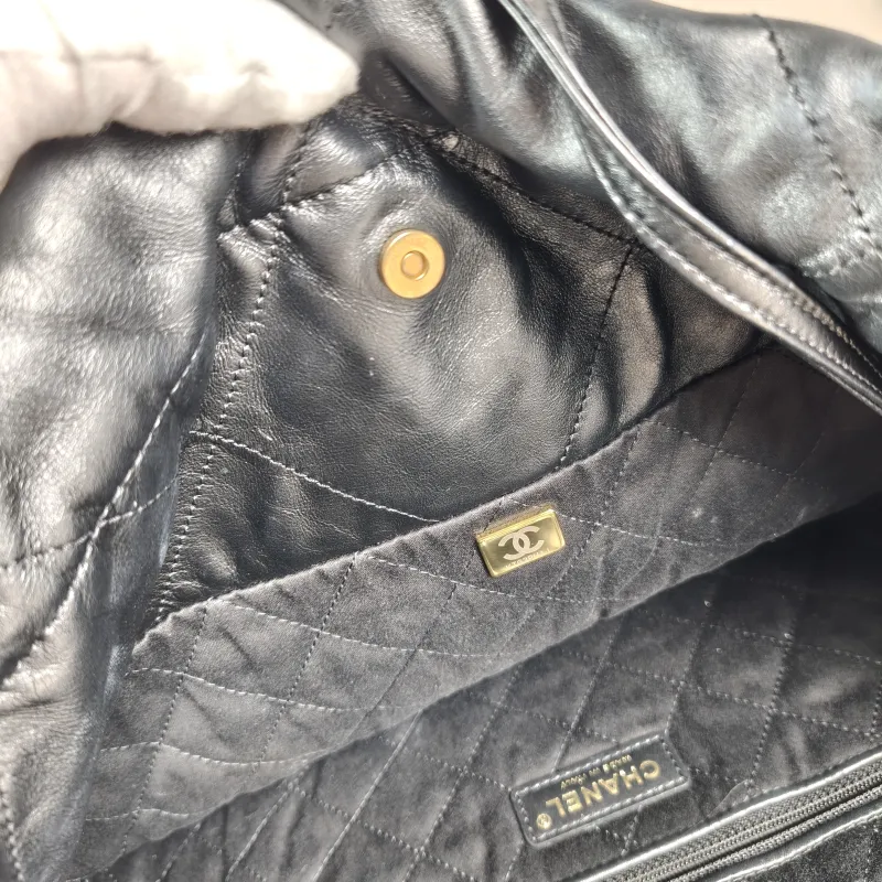 Chanel Shoulder Bag 22Bag Black CC alfskin Small 35 × 7 × 37 cm — detail view 10 of 13