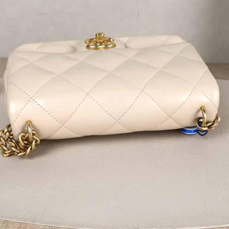 Chanel Crossbody Bag Beige Lambskin One Size18 × 6 × 14 cm — detail view 3 of 16