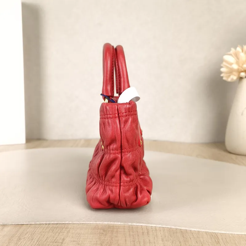 PRADA Crossbody Bag Messenger Bag Crossbody Bag Red Calfskinmini14 × 5 × 10 cm — detail view 5 of 12