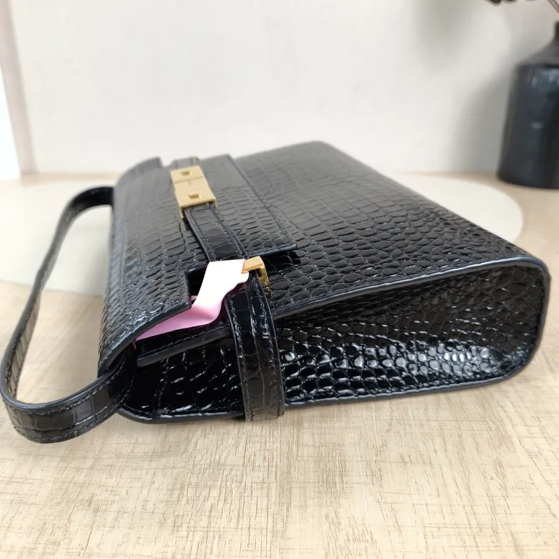SAINT LAURENT Shoulder Bag MANHATTAN Black Calfskin Small 24 × 17.5 × 6 cm — detail view 8 of 11