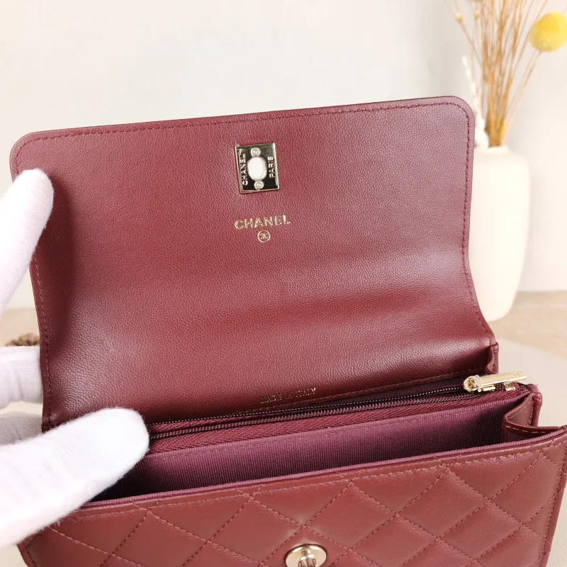 Chanel Crossbody Bag C woc Burgundy Lambskinmini19.2 × 3.5 × 12.3 cm — detail view 13 of 15