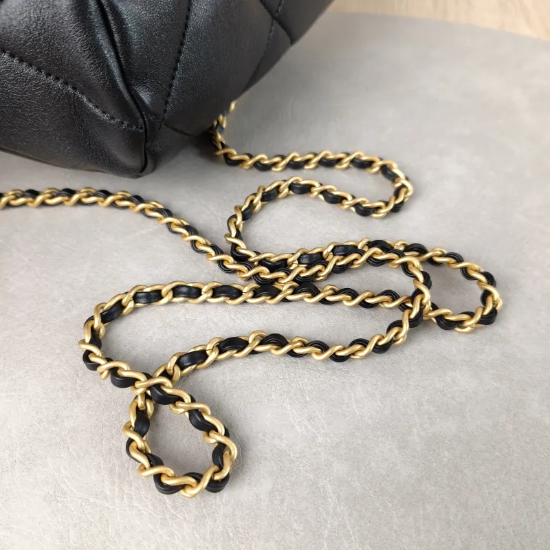 Chanel Crossbody Bag Black Lambskin One Size 23 × 14 × 11 cm — detail view 10 of 12