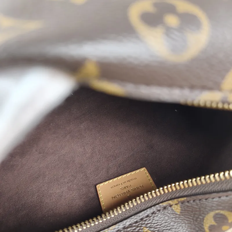 Louis Vuitton Crossbody Bag Side Trunk Box Monogram PVC Medium 23.5 × 8.5 × 16 cm — detail view 6 of 13