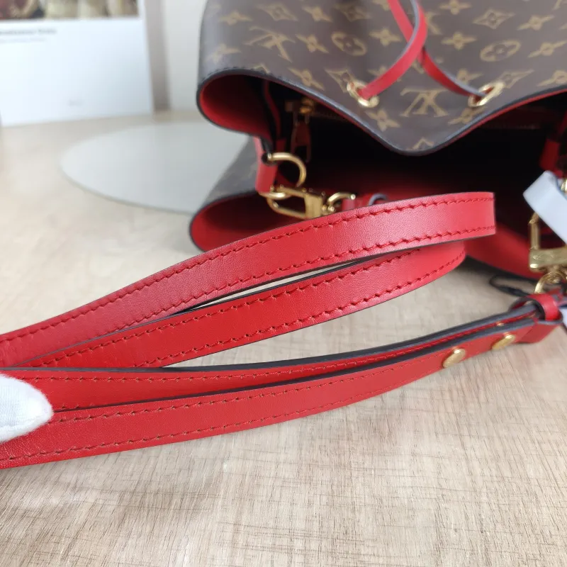 Louis Vuitton Shoulder Bag NÉONOÉ Bucket Bag PVC Medium 26 × 17.5 × 26 cm — detail view 6 of 11