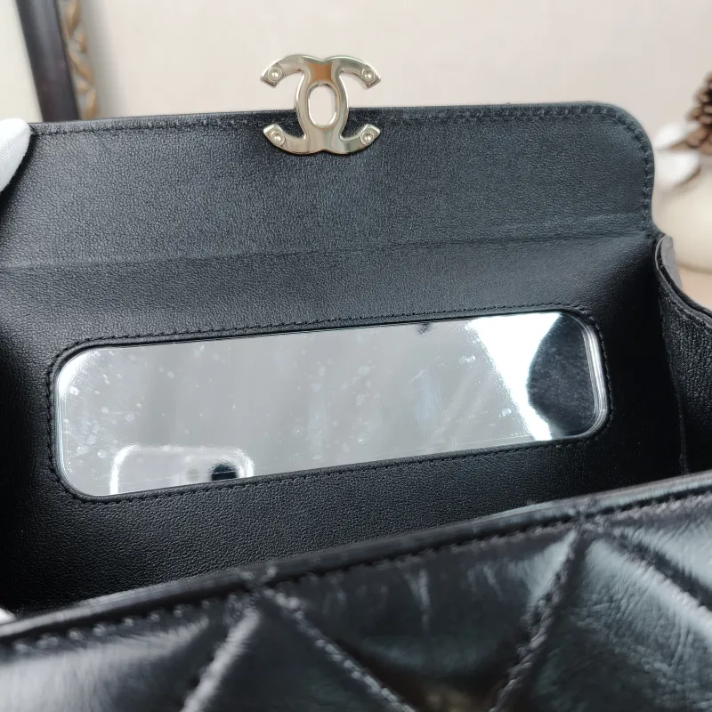 Chanel Crossbody Bag23k Box Bag Black CC alfskin22 × 9 × 10.5 cm — detail view 9 of 17